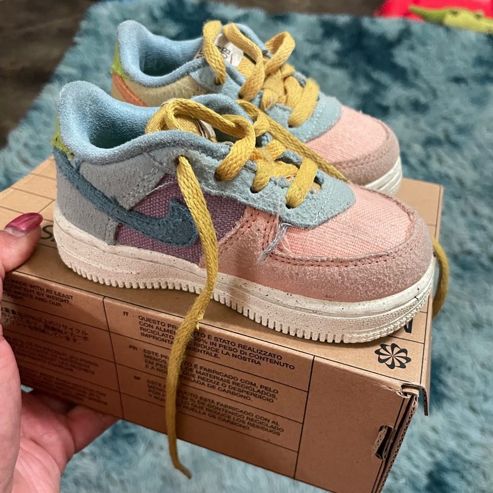 Nike Force 1 LV8